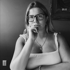 Meet your Posher, Elise